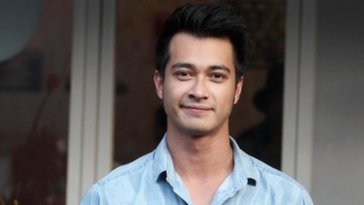 Pembaca berspekulasi dan mengaitkannya sosok Zane adalah aktor sinetron Eza Gionino