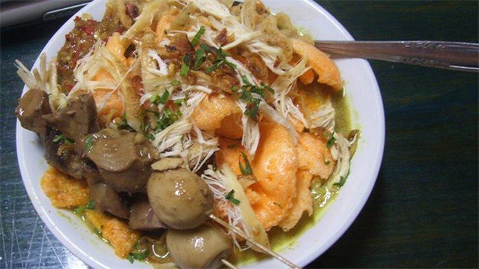 Ilustrasi bubur ayam di Jakarta Barat untuk menu sarapan.