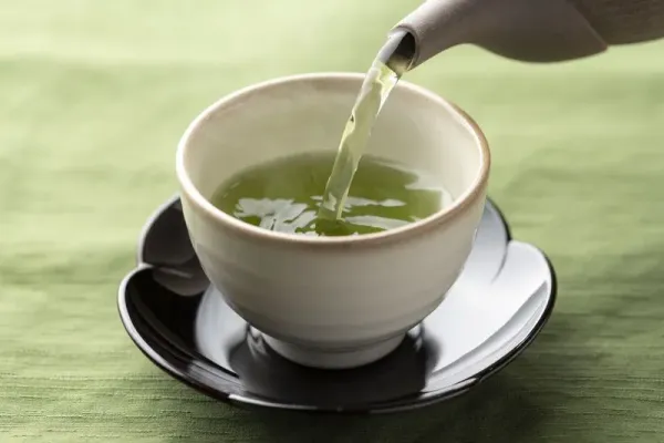 Sama-sama Bikin Melek, Lebih Bagus Minum Kopi atau Teh Hijau?