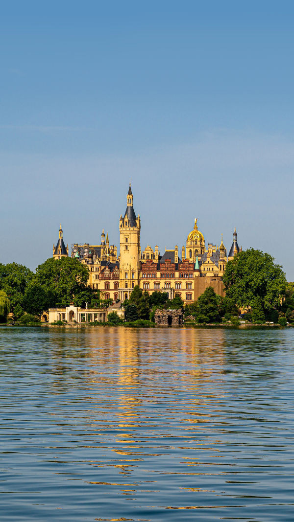 Schwerin: Palace & Lakes