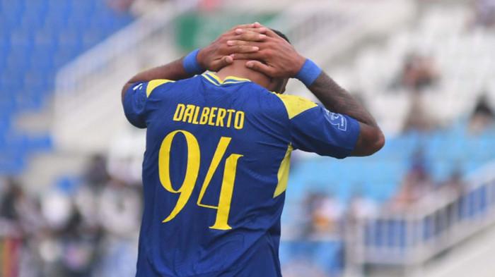 - Reaksi penyesalan Dalberto di laga Arema FC Vs Persik Kediri di kompetisi BRI Super League 2025-2026 pada Minggu (11/1/2026). <div class=