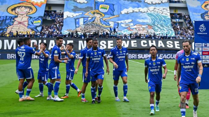 Persib Bandung tampil penuh determinasi untuk memastikan diri menjadi juara paruh musim Super League 2025/26 usai menaklukkan Persija Jakarta 1-0 pada pertandingan pekan ke-17 di Stadion Gelora Bandung Lautan Api (GBLA), Minggu, 11 Januari 2026.