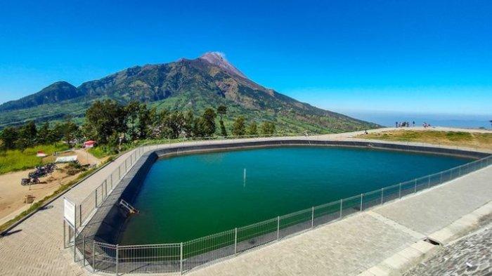 WISATA BOYOLALI - Embung Manajar di Kecamatan Selo, Boyolali dengan latar belakang Gunung Merapi, Agustus 2020.