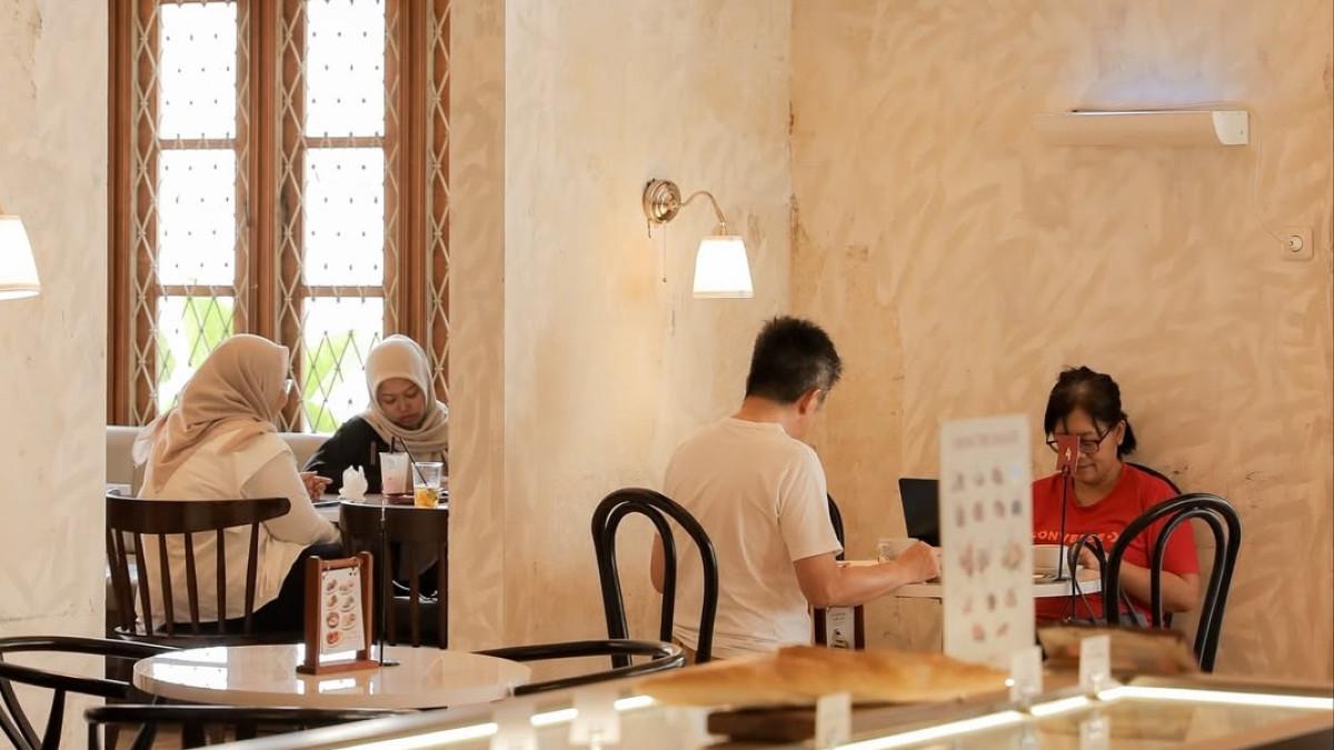 Bonte Cafe, satu kafe di Solo yang cocok untuk foto OOTD dan nyaman buat nongkrong.