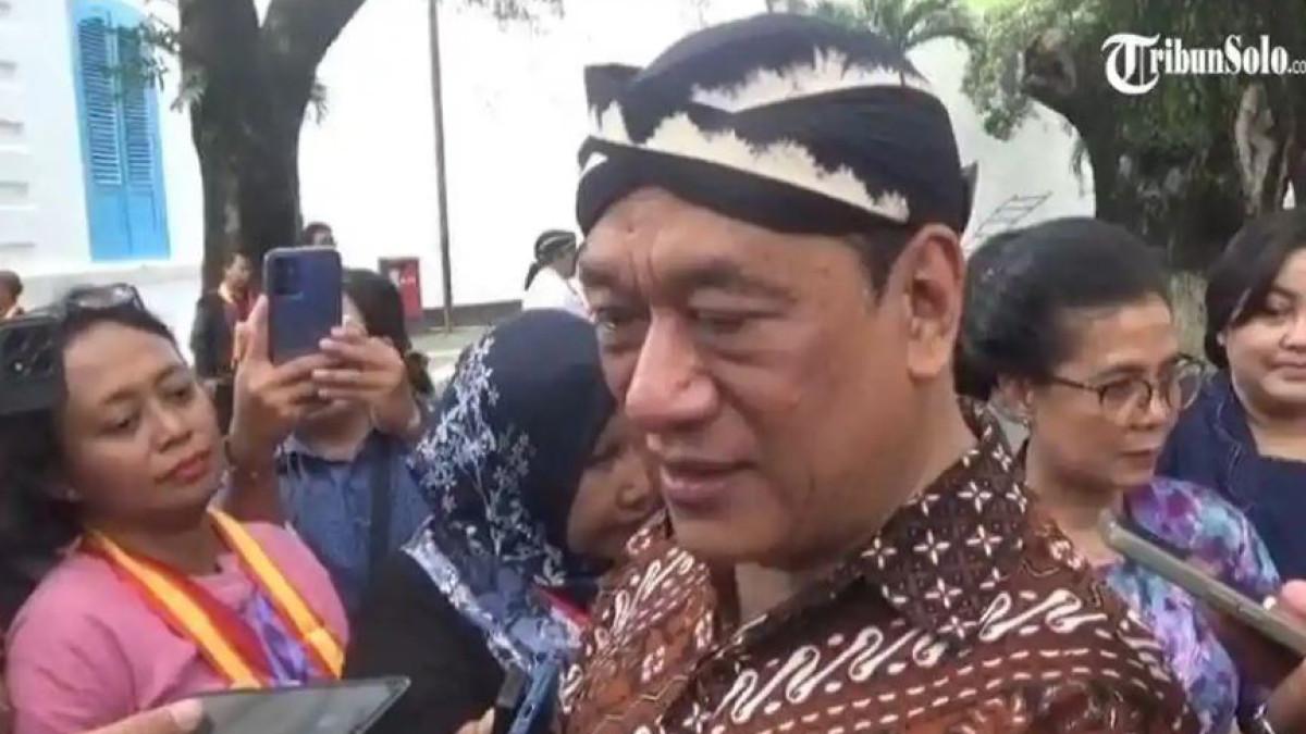 MINTA MAAF - Ketua Eksekutif Lembaga Dewan Adat (LDA) KPH Eddy Wirabhumi saat ditemui, Minggu (19/1/2026). Ia menjelaskan alasan di balik aksi pembukaan paksa pintu-pintu Keraton Solo, baik beberapa hari lalu maupun menjelang acara penyerahan Surat Keputusan (SK) Menteri Kebudayaan RI Nomor 8 Tahun 2026, di Pendopo Utama, Minggu (18/1/2026).