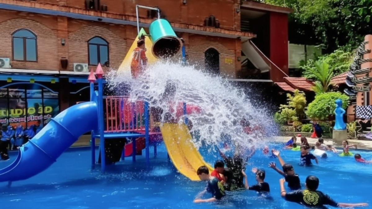 Waterboom di Waduk Cengklik Park, tempat wisata instagramable di Boyolali, Jawa Tengah.