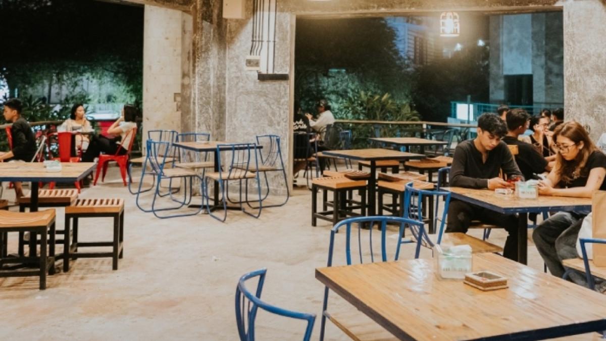 Suasana Kopi Zeen  Best Cafe Bali Kuta, kafe 24 jam di Bali.