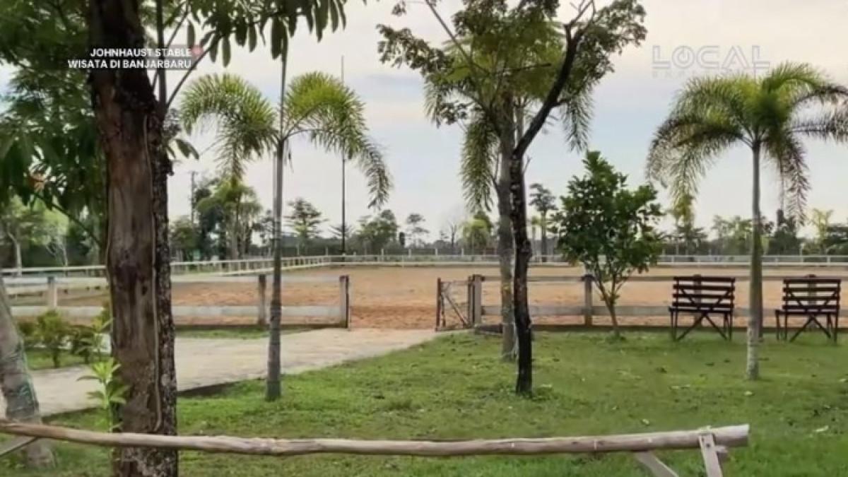 Lahan berkuda di Johnhaus Stable Banjar Baru, Kalimantan Selatan.