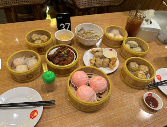 Winglok Hongkong Dimsum Pregolan, satu tempat makan siang enak dekat Tunjungan Plaza Surabaya yang yang kamu coba.