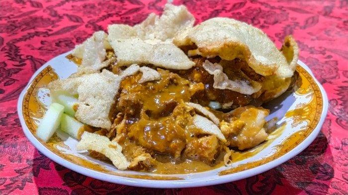 Seporsi tahu tek tek buat makan siang di Surabaya