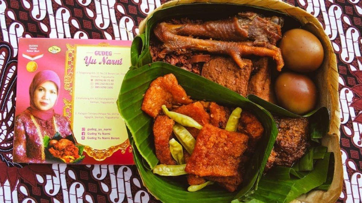 Gudeg Yu Narni, satu  gudeg enak dekat Malioboro Yogyakarta yang cocok untuk sarapan.