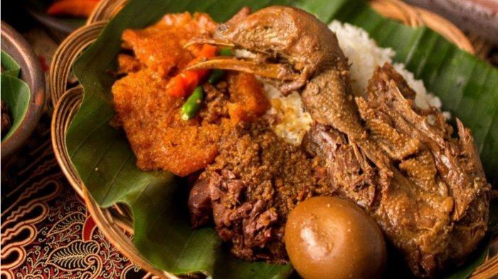 Gudeg Yu Djum, satu  gudeg enak dekat Malioboro Yogyakarta yang cocok untuk sarapan.
