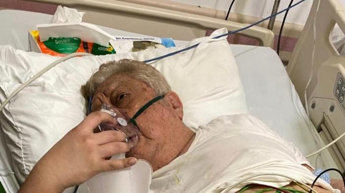 HAJI HALIM KRITIS- Pengusaha asal Sumatera Selatan, Kemas Haji Halim Ali atau yang dikenal dengan Haji Halim, dilaporkan dalam kondisi kritis dan saat ini menjalani perawatan intensif di RSUD Siti Fatimah Az-Zahra, Palembang. Berdasarkan informasi yang dihimpun, kondisi kesehatan Haji Halim menurun drastis sejak Rabu (21/1/2026). 