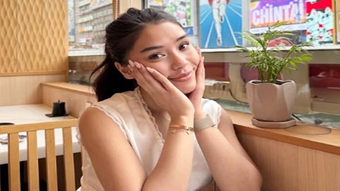 SELEBGRAM MENINGGAL - Mengenang sosok Lula Lahfah, seorang selebgram yang dilaporkan meninggal dunia di apartemennya pada Jumat, (23/1/2026),  dikenal multitalenta