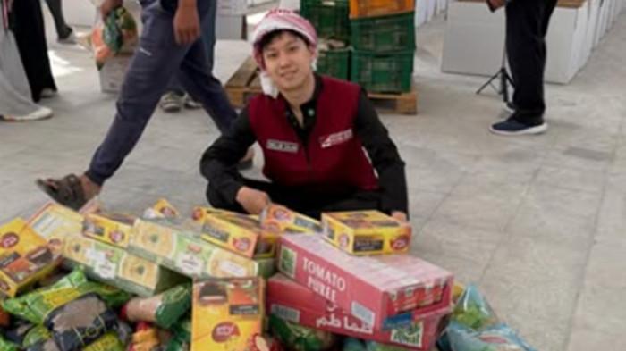 KUNJUNGI PENGUNGSI PALESTINA - Momen Willie Salim berad di pengungsian warga Palestina di Yordania. Dalam misi kemanusiaannya, Willie ingin membangun rumah sakit hingga angkat anak dari Gaza.