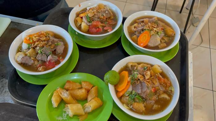 Soto Mie Pak Kadir asli Bogor siap disajikan