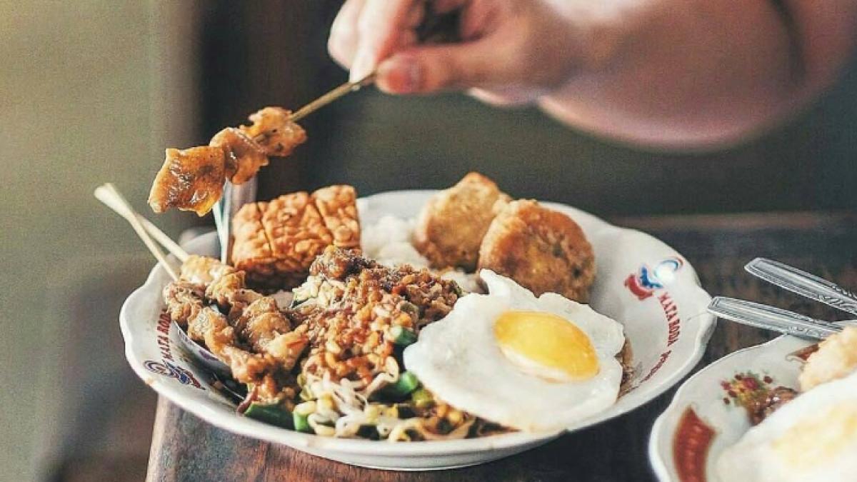 SGPC Bu Wiryo 1959, tempat makan siang enak dekat kampus UGM Jogja.