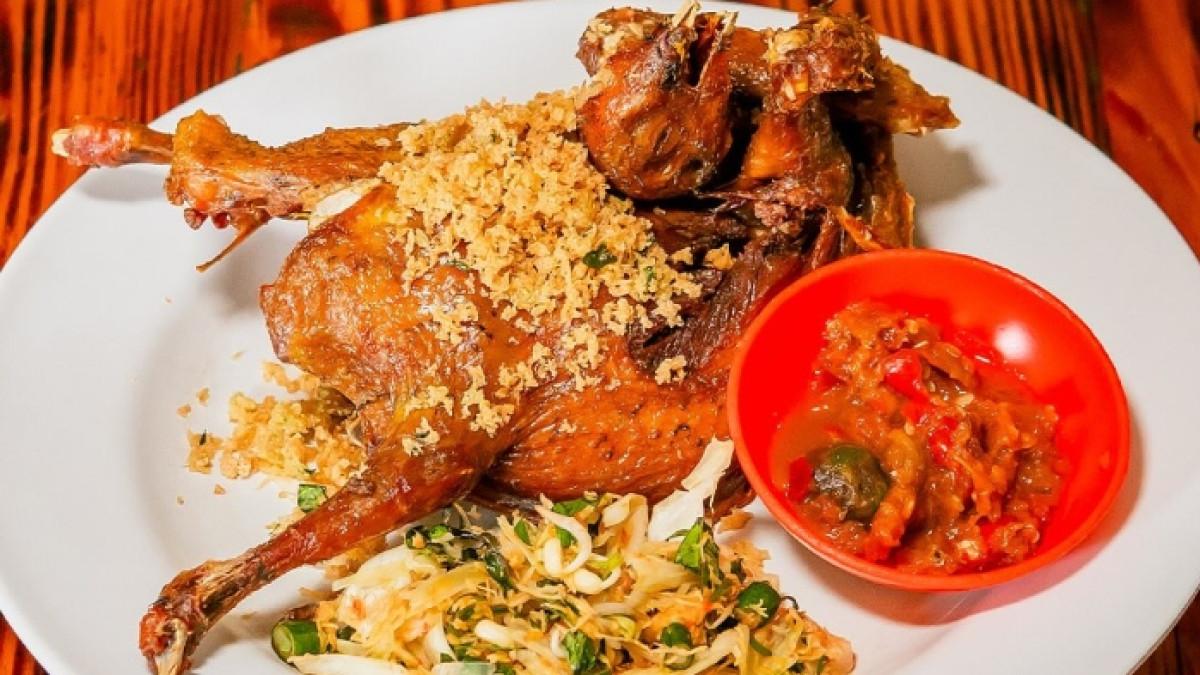 Warung Makan Cak Koting, tempat makan siang enak dekat kampus UGM Jogja.