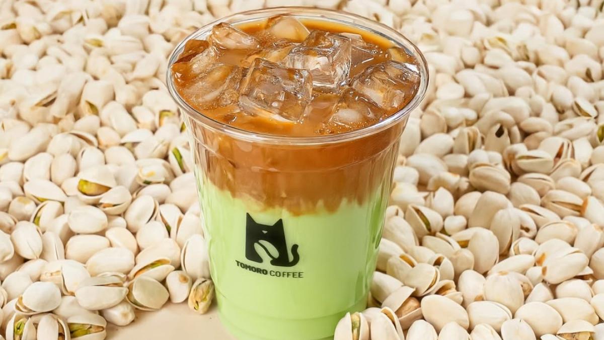 Tomoro Coffee, satu kafe dekat Stasiun Solo Balapan yang cocok buat nongkrong sekaligus recharge energi setelah naik kereta.