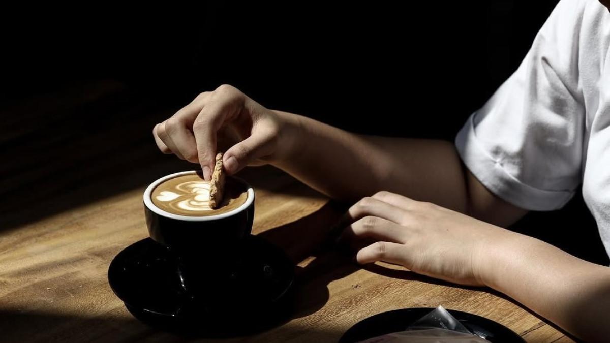 Cold ’N Brew Solo Balapan, satu kafe dekat Stasiun Solo Balapan yang cocok buat nongkrong sekaligus recharge energi setelah naik kereta.