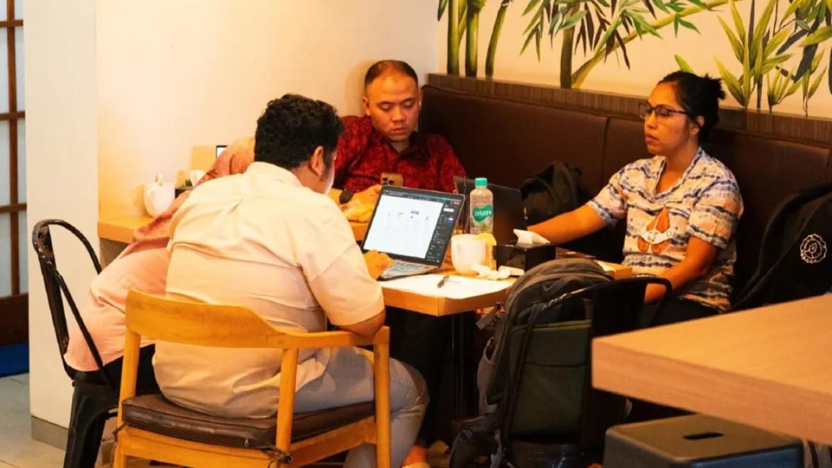 Nakama Coffee & Eatery Solo, satu kafe dekat Stasiun Solo Balapan yang cocok buat nongkrong sekaligus recharge energi setelah naik kereta.