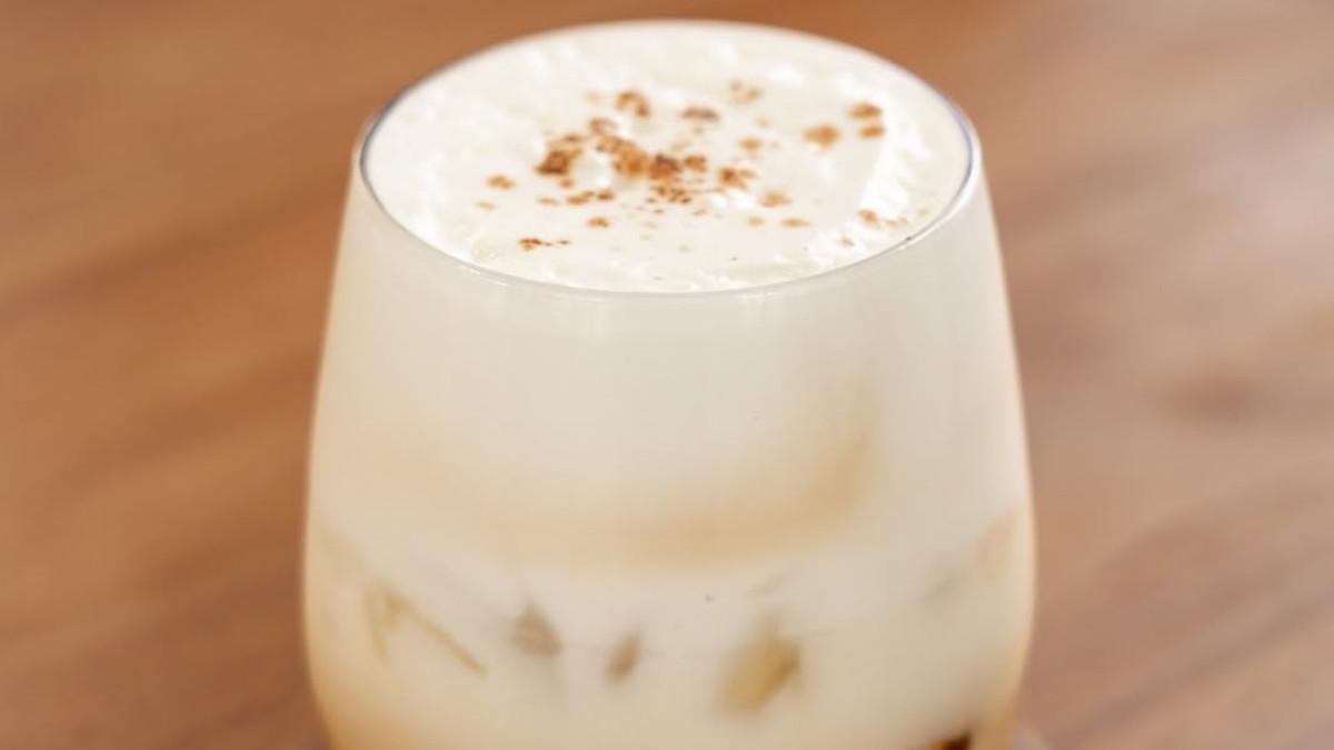 Ekuive Cafe & Lounge, satu kafe dekat Stasiun Solo Balapan yang cocok buat nongkrong sekaligus recharge energi setelah naik kereta.