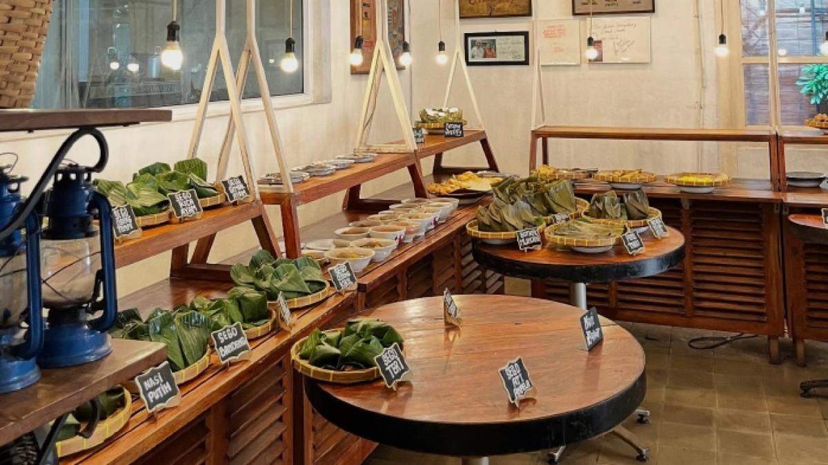 Omah Londo Angkringan, satu angkringan di Solo buat makan malam enak sepulang kerja.