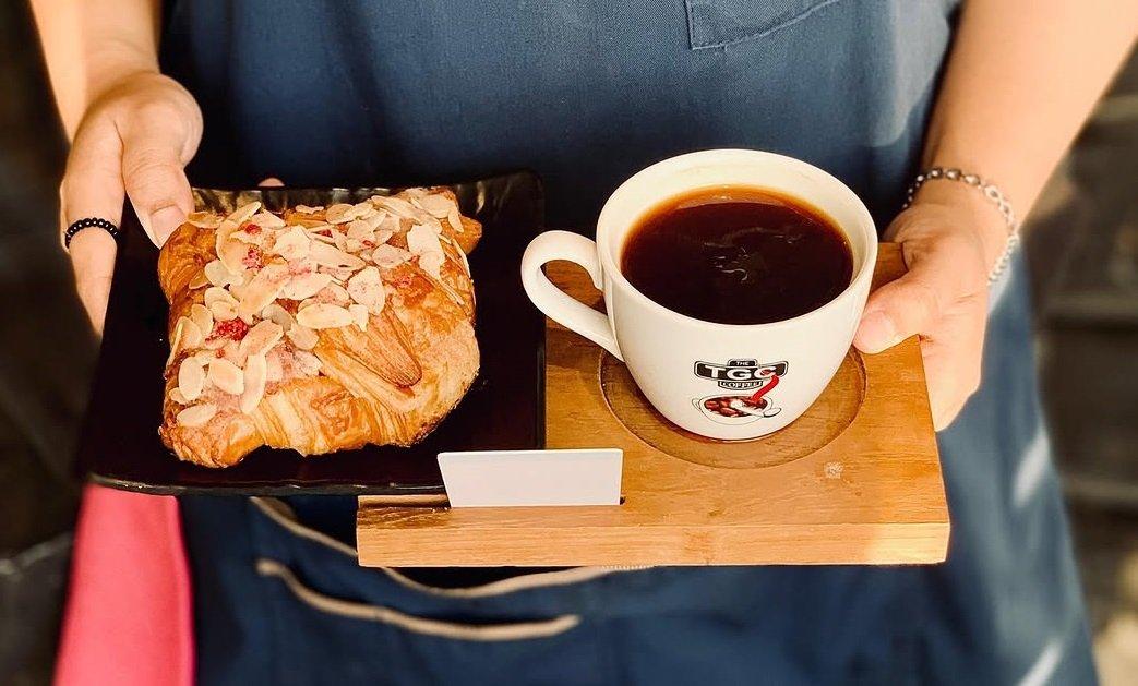 Coffee TGC, satu kafe dekat Tunjungan Plaza Surabaya buat nongkrong dan nugas.
