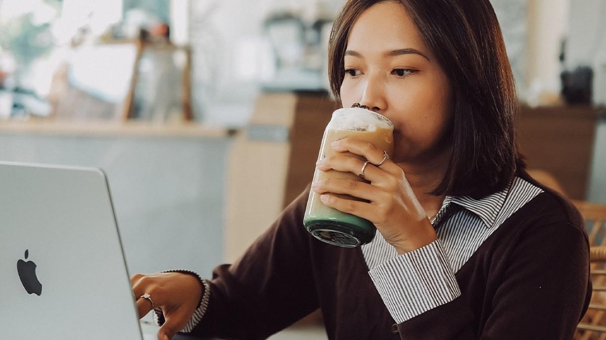 Onetwothree Coffee & Eatery, satu kafe dekat Tunjungan Plaza Surabaya buat nongkrong dan nugas.