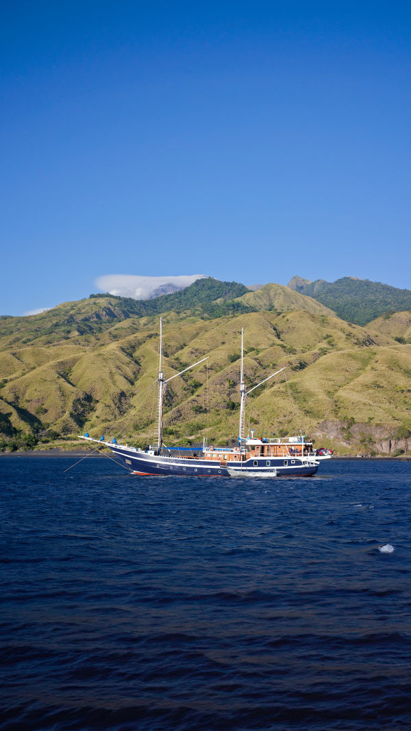 Sumbawa: Waves, Peaks, Isles