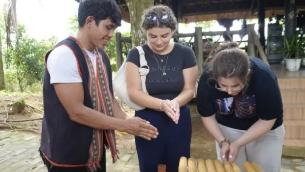 International students learning how to play Trung bamboo xylophone. Photo courtesy of BUV