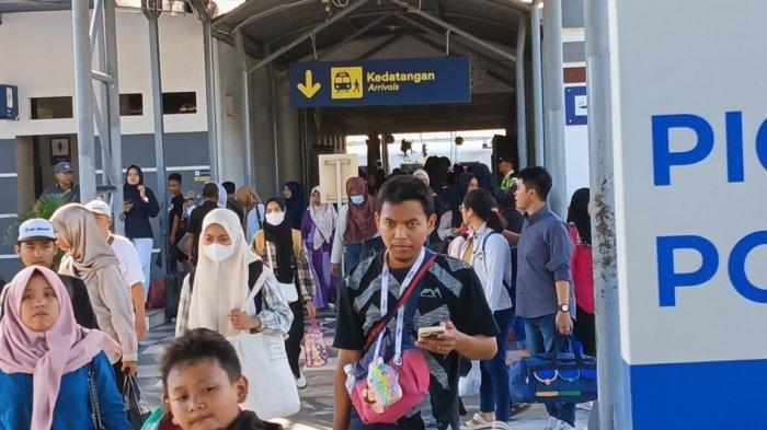 Suasana di Stasiun Pasar Turi Surabaya