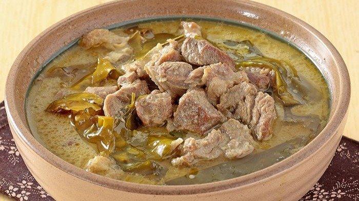 Seporsi kare kambing di Surabaya buat makan siang