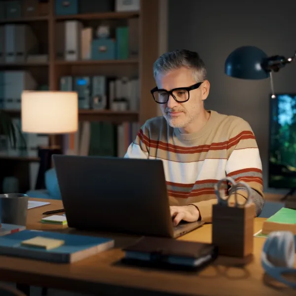 steps avoid typo scam man hovering over links computer