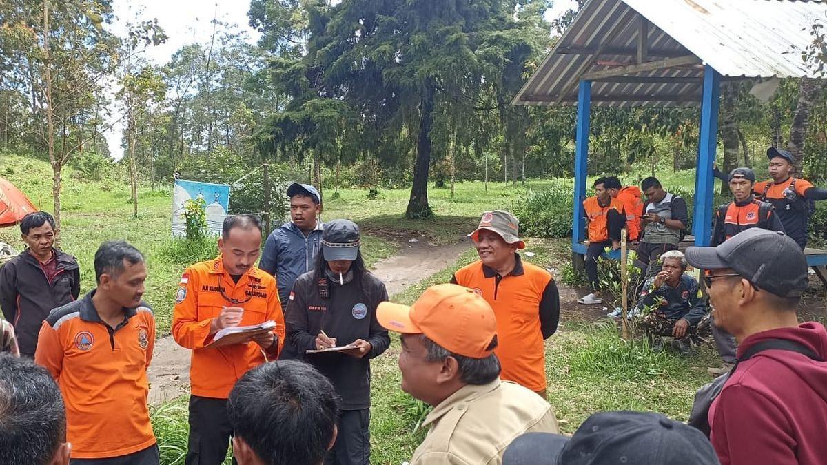 KASUS PENDAKI HILANG - Tim SAR Gabungan saat memulai pencarian Yazid di bukit Mongkrang, Karanganyar.