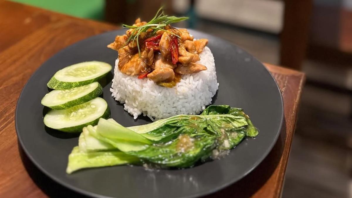 Makan di Tebet,  satu tempat makan malam dekat Tebet Eco Park yang pas untuk mengisi energi setelah hari panjang.