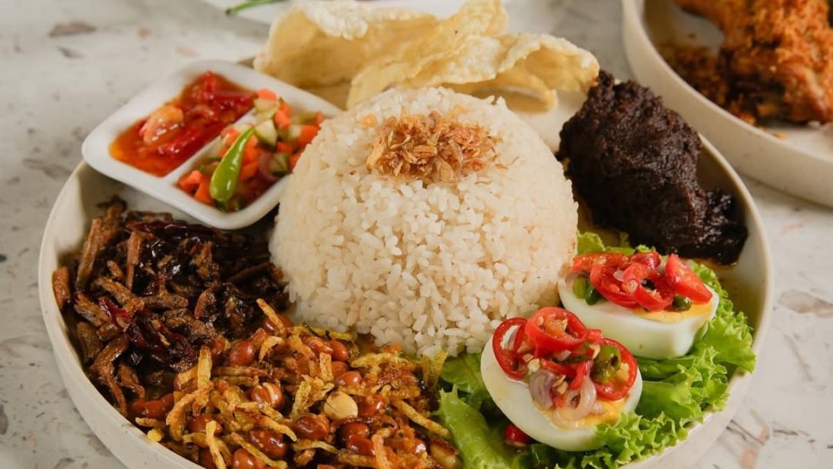 Le Braga Coffee & Kitchenette, satu tempat makan siang di Braga Bandung yang kerap menjadi favorit pekerja kantoran.