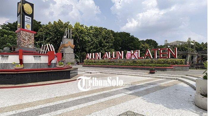 ALUN ALUN KLATEN. Persiapan konser musik Wali di Alun-alun Kabupaten Klaten. panggung hiburan sudah mulai disiapkan, Sabtu (8/2/2025). Tribun Solo / Zharfan Muhana.