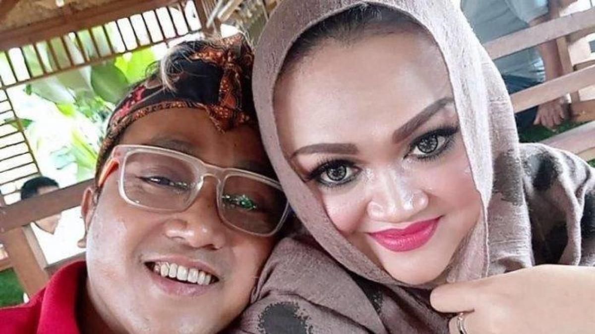 TEDDY DAN LINA - Potret mesra Teddy dan Lina semasa Lina masih hidup