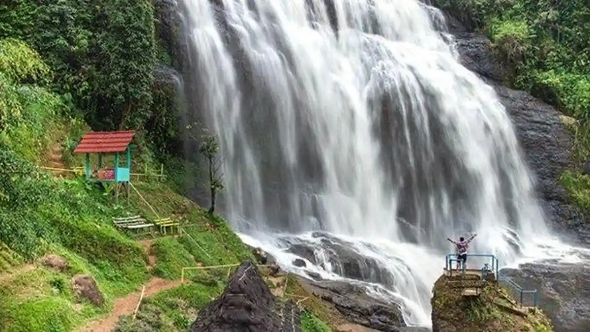 Curug Cikondang, air terjun Niagara versi Cianjur yang menjadi daya tarik tempat wisata di daerah Jawa Barat.