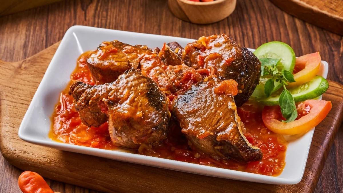 Restoran Ikan Tude Manado, satu tempat makan favorit pekerja kantoran di kawasan Sudirman Jakarta Pusat yang layak masuk daftar kunjungan.