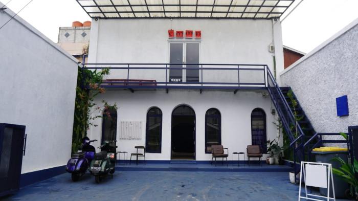 MAGUNA SOCIAL SPACE - Tersembunyi di tengah gang permukiman, Maguna Social Space menjelma menjadi hidden gem favorit anak muda Balikpapan. Dengan konsep ruang kreatif, desain estetik berlapis, dan suasana tenang, kafe ini menawarkan pengalaman nongkrong yang berbeda dari biasanya. (HO/MAGUNA SPACE)