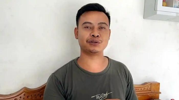 KORBAN PENGANIAYAAN ASN- Ali Nasrih (32), operator SPBU asal Kecamatan Bangilan, saat memberikan keterangan terkait dugaan penganiayaan yang menimpanya dan tiga pegawai SPBU lainnya oleh oknum ASN di SPBU Kecamatan Parengan, Kabupaten Tuban, Jawa Timur, Selasa (10/2/2026). Ia menceritakan awal mula penganiayaan terjadi.