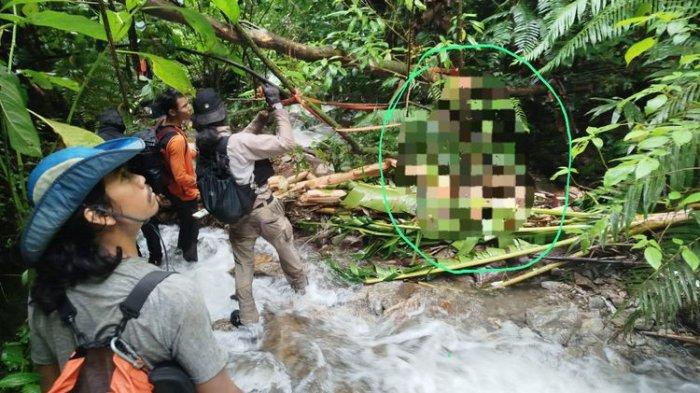 PENEMUAN YAZID - Titik penemuan pendaki Yazid di Sungai Mitis Bukit Mongkrang. Pendaki Yazid Ahmad Firdaus (26) ditemukan pada Selasa (10/2/2026) pagi dalam kondisi meninggal dunia selepas 23 hari dinyatakan hilang di Bukit Mongkrang, Kabupaten Karanganyar, Jawa Tengah (Dok. Wanadri)