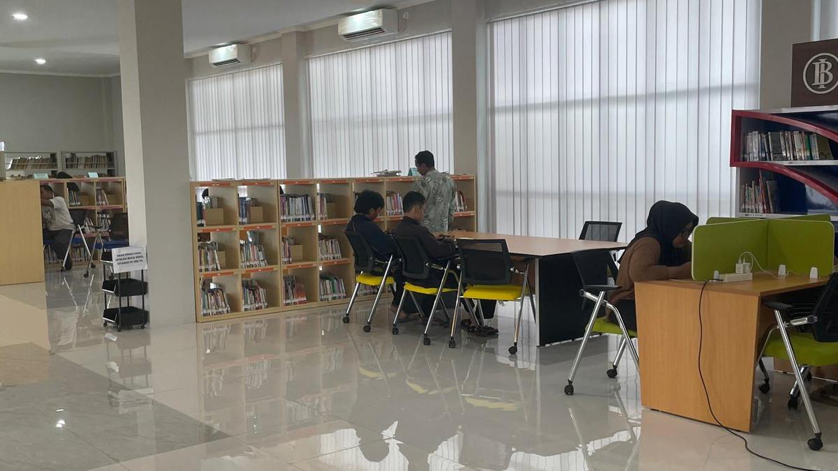 PERPUSTAKAAN SUKOHARJO - Suasana gedung baru perpustakaan Sukoharjo.