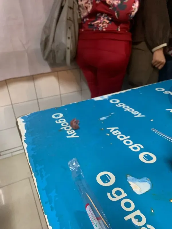 Kejatuhan Bayi Tikus Saat Makan Bakmi di Pujasera Blok M.