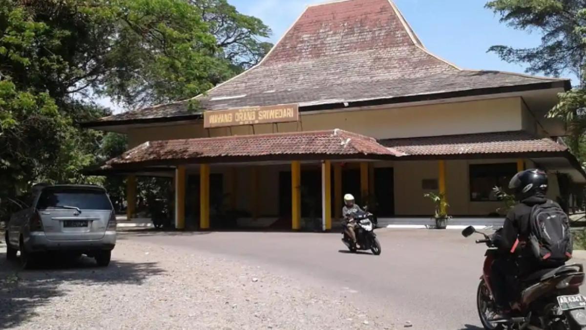 GEDUNG WAYANG ORANG - Gedung Wayang Orang Sriwedari di kompleks Taman Sriwedari, Kecamatan Laweyan, Solo, Minggu (16/7/2017)