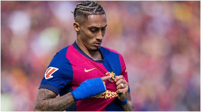 SELEBRASI BARCELONA - Penyerang Barcelona Raphinha merayakan gol ke gawang Real Madrid pada lanjutan laga ke-35 Liga Spanyol 2024/2025 di Stadion Olimpiade Lluís Companys, Minggu (11/5/2025). (Twitter (X) Barca - 11/5/2025)