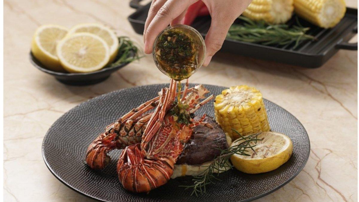 Nyobain satu menu di Braga Permai Bandung buat makan siang enak.