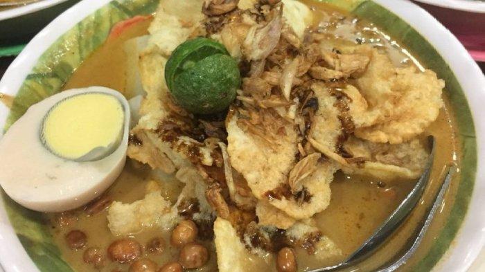 Lontong Kari Kebon Karet untuk menu makan siang enak dekat Alun-alun Bandung.